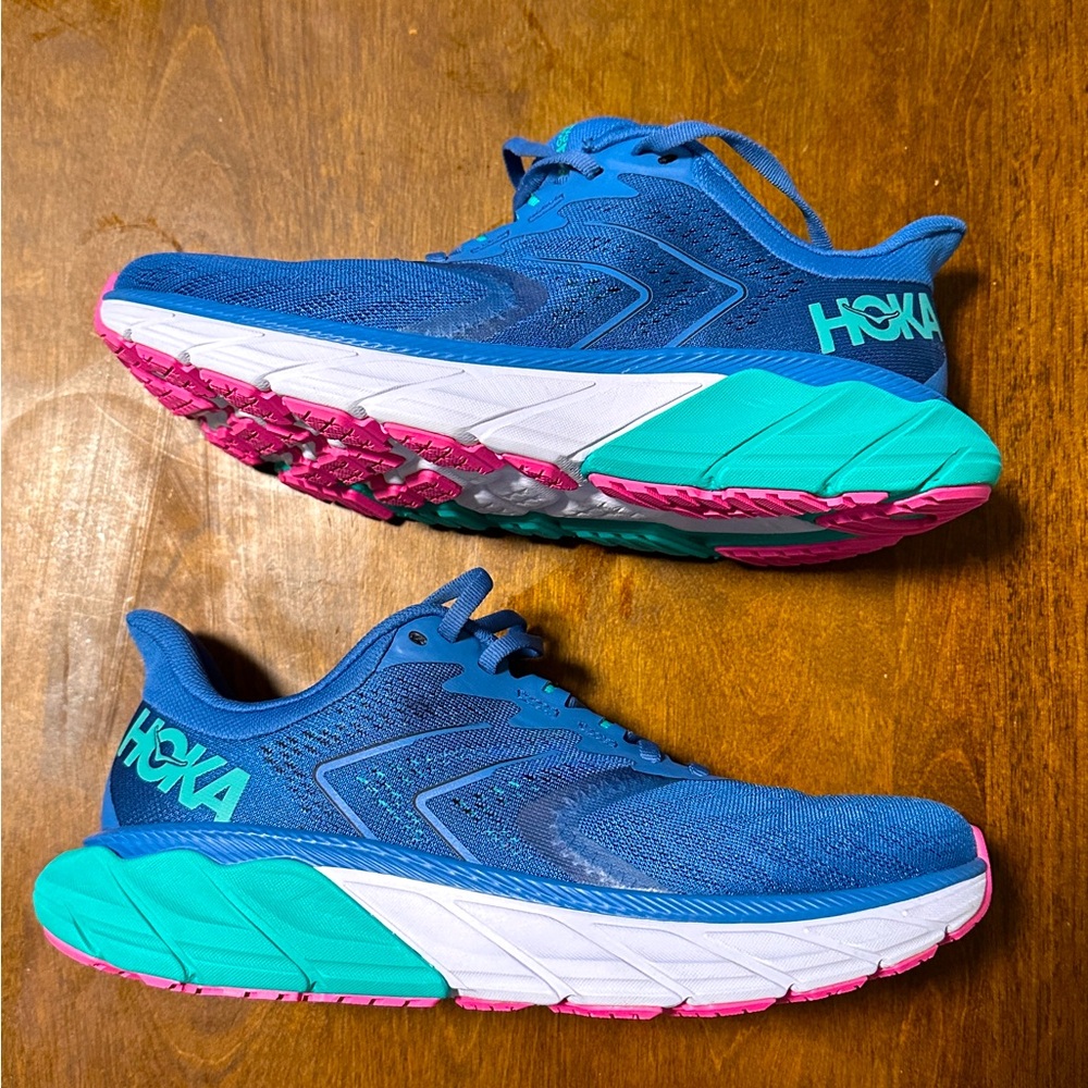 HOKA ONE ONE WOMEN'S ARAHI 5 Running Shoes VALLARTA BLUE/ATLANTIS blue pink